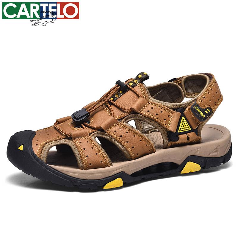 卡帝乐鳄鱼头层牛皮凉鞋