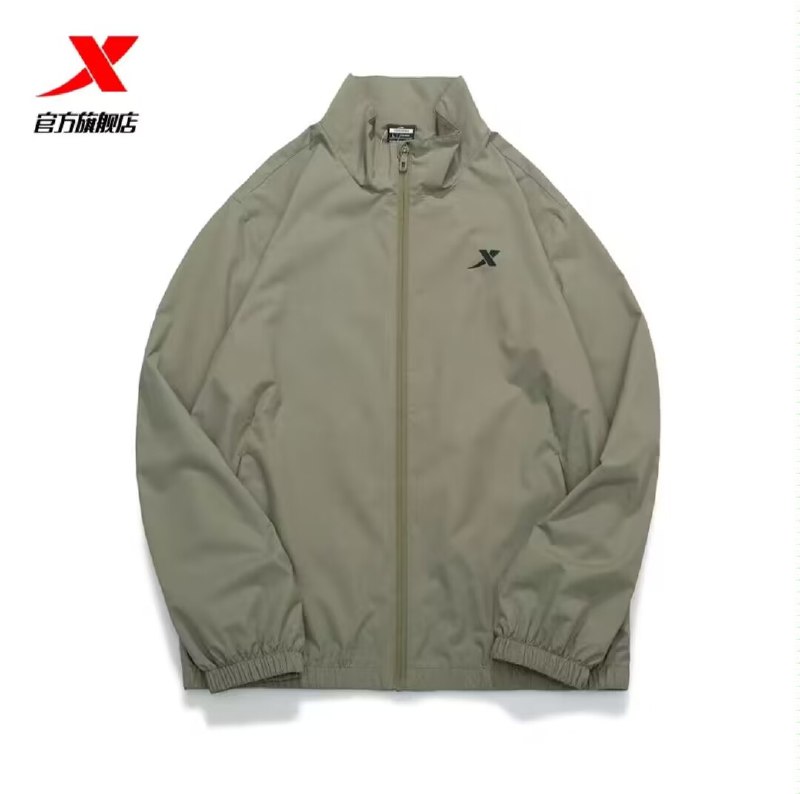 1.领券 加购物车1件【特步官方outlets店/】特步户外简约防风运动夹克(prI12Ci2iV9)/ AC01/ CZ11